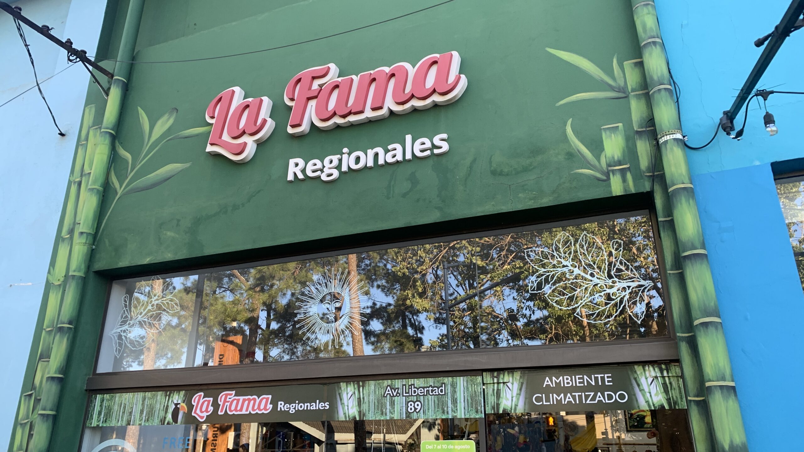 Portada del comercio
